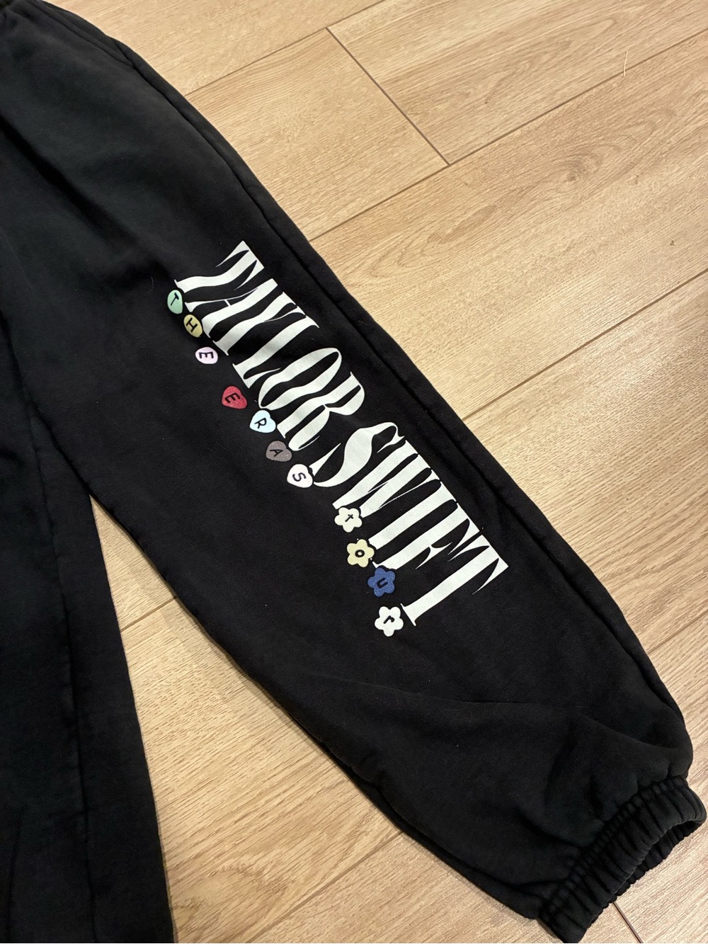 Taylor Swift Women’s The Eras Tour Black Jogger Sweatpants Size XS